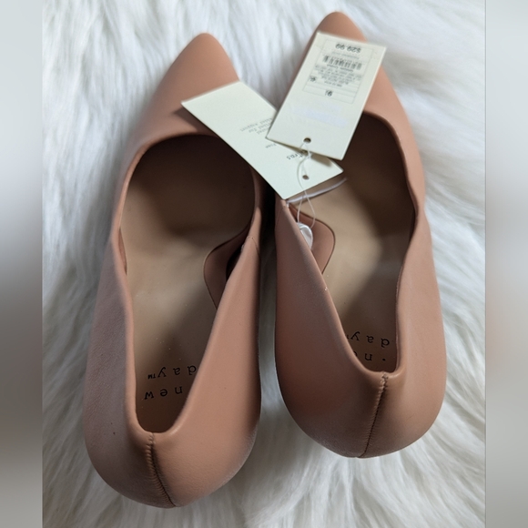 Beautiful 9.5 Dusty Rose, pointed toe heels. - Picture 7 of 8